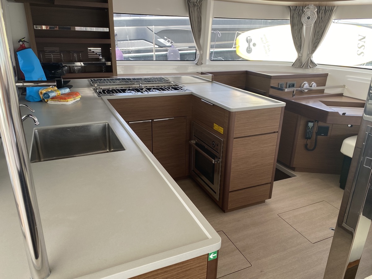 Photo #6 - Lagoon 46 (Blue Alma (, WM, , Inverter 12/220V)) in Portisco - 11411
