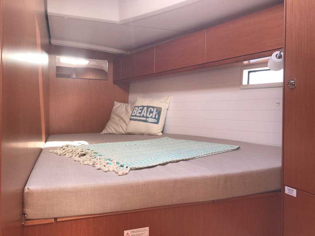 Photo #4 - Bavaria 46 Cruiser (Monsieur) in Vibo Marina - 9905