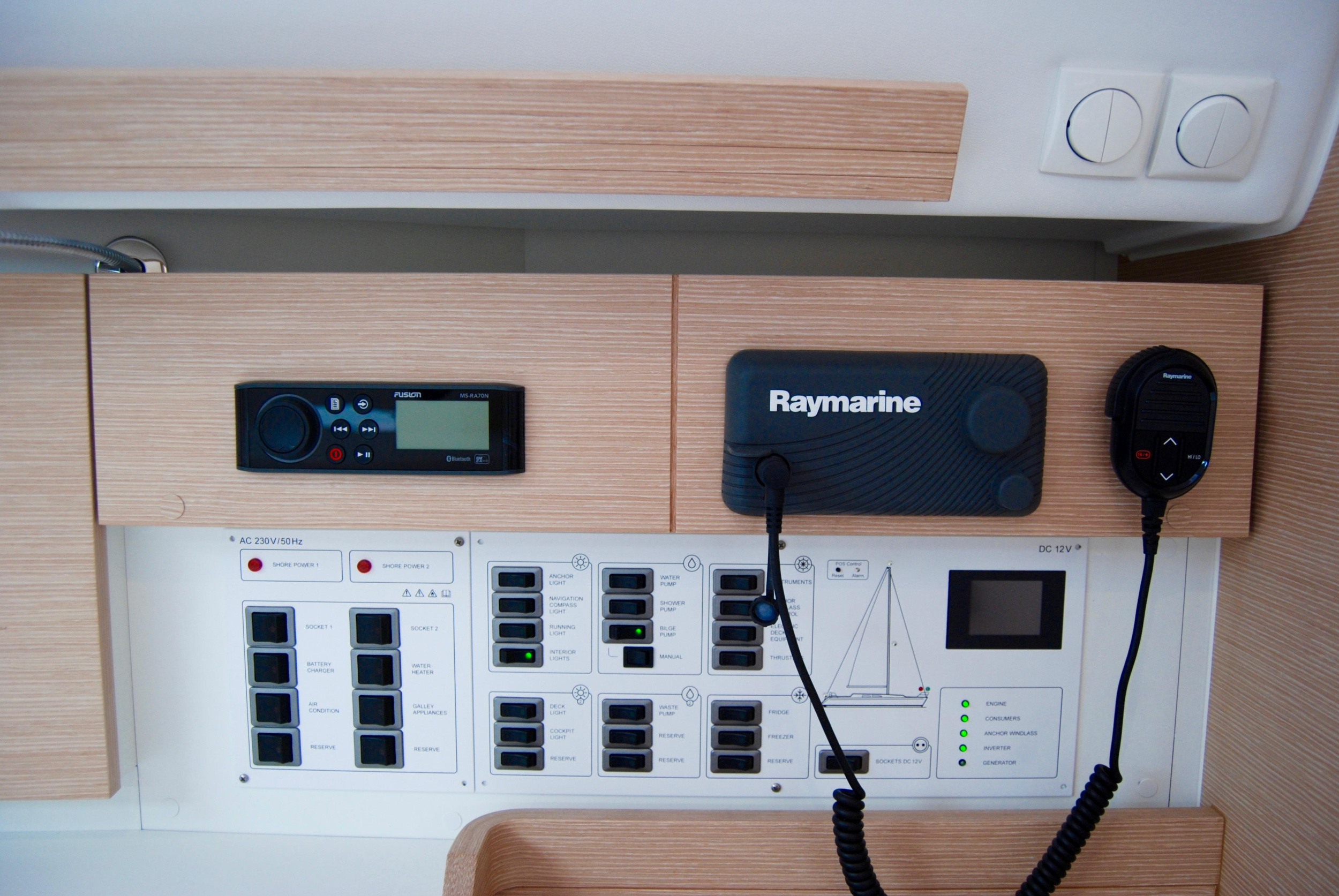 Photo #10 - Elan Impression 45 (Betelgeuse (Electric Heads, Inverter)) in Athens - 8208