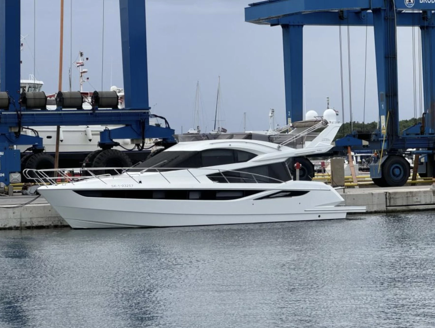 Galeon 420 Fly (Minesa)  - 13