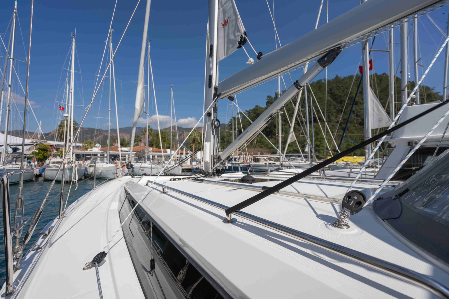 Photo #7 - Bavaria C42 (Joy) en Marmaris - 13945