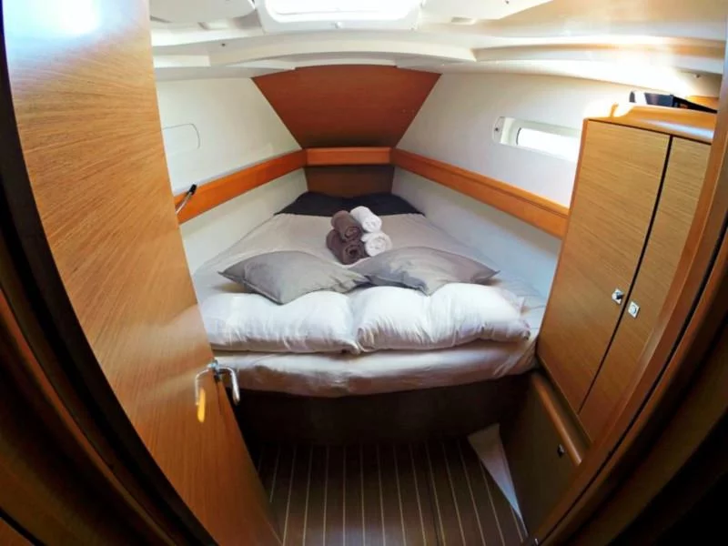 Sun Odyssey 439 (Esquitx) Prow cabin - 24