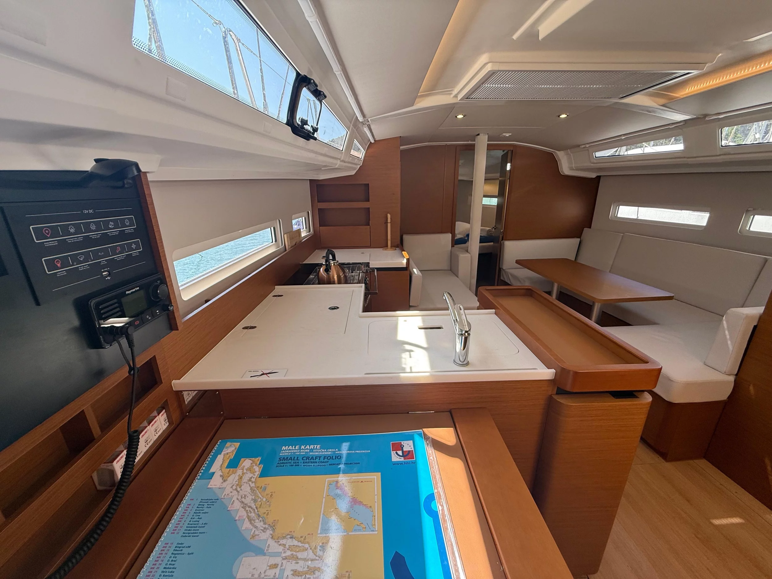 Sun Odyssey 410 (Sunset Kiss)  - 16