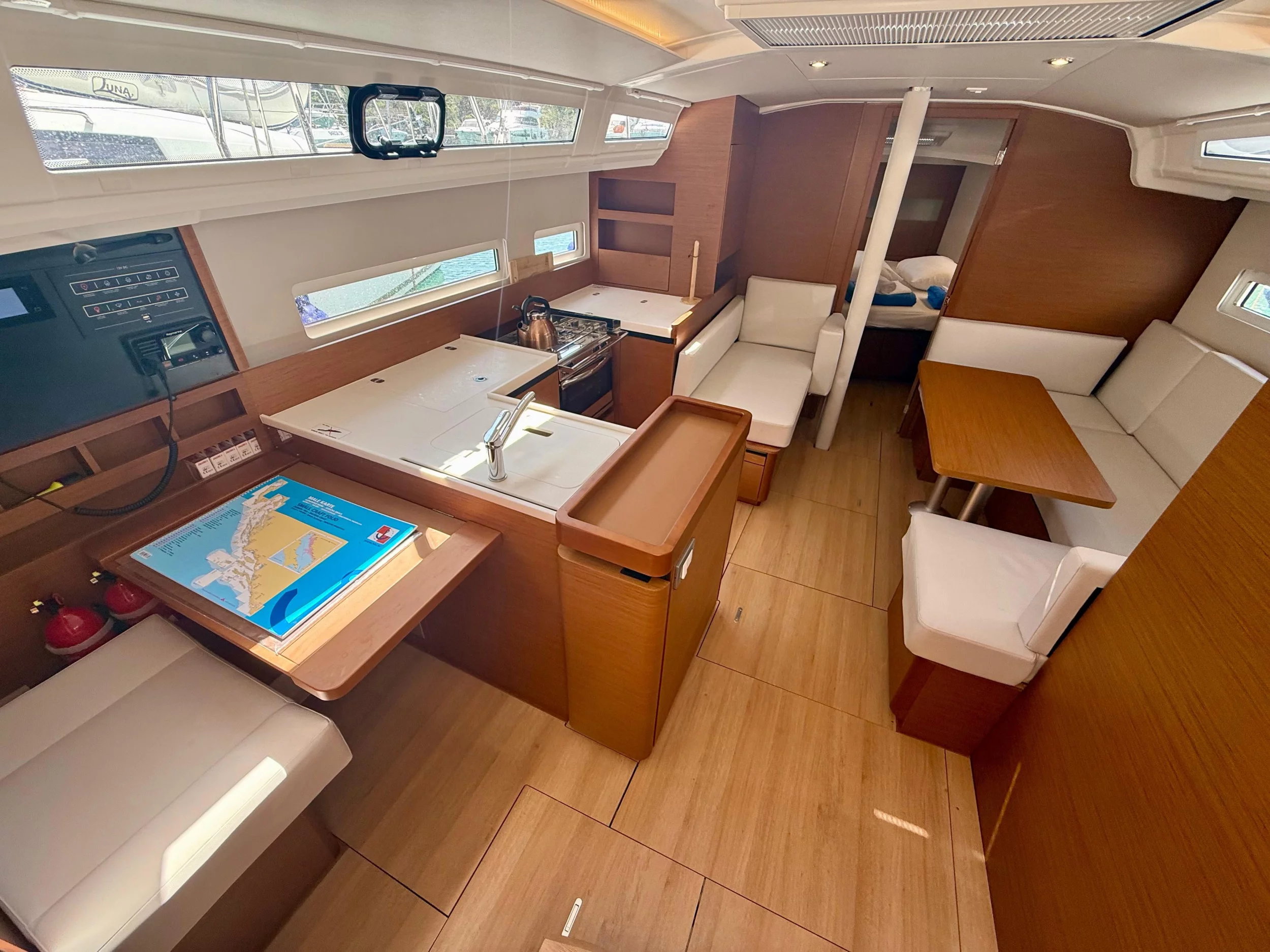 Sun Odyssey 410 (Sunset Kiss)  - 3