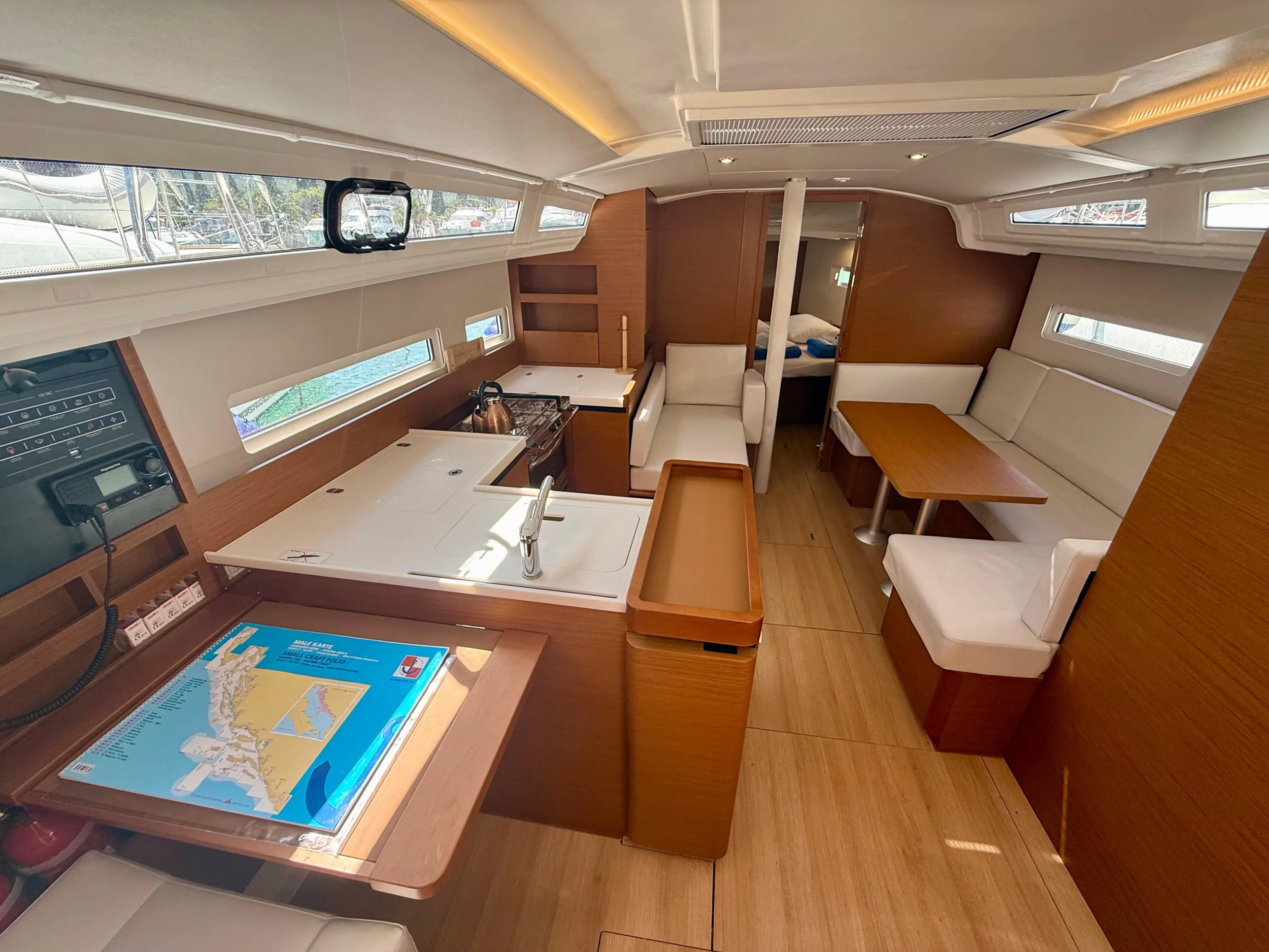 Sun Odyssey 410 (Sunset Kiss)  - 12