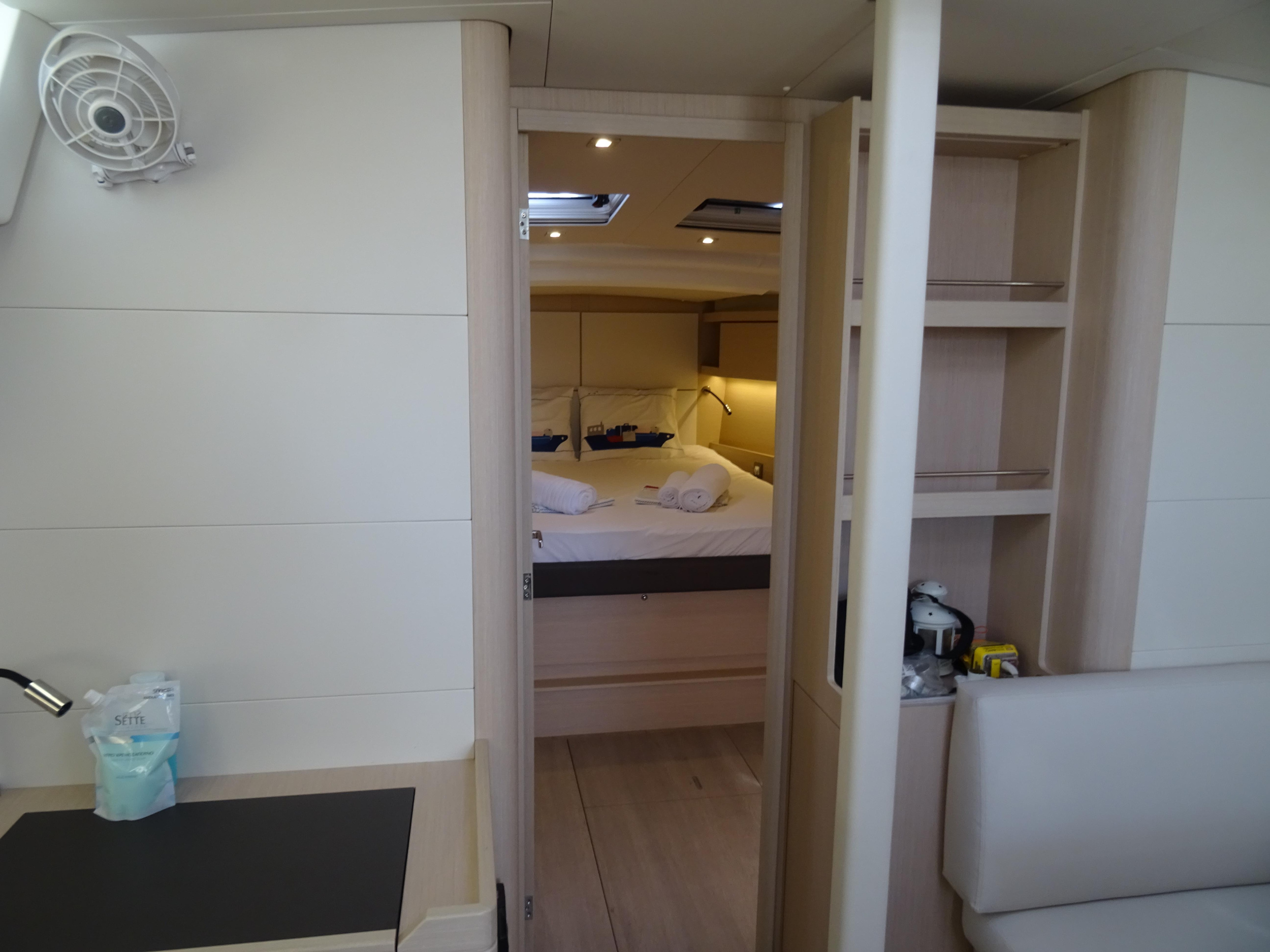 Photo #9 - Oceanis 46.1 (Gwennili/Owners Version) en Atenas - 13108