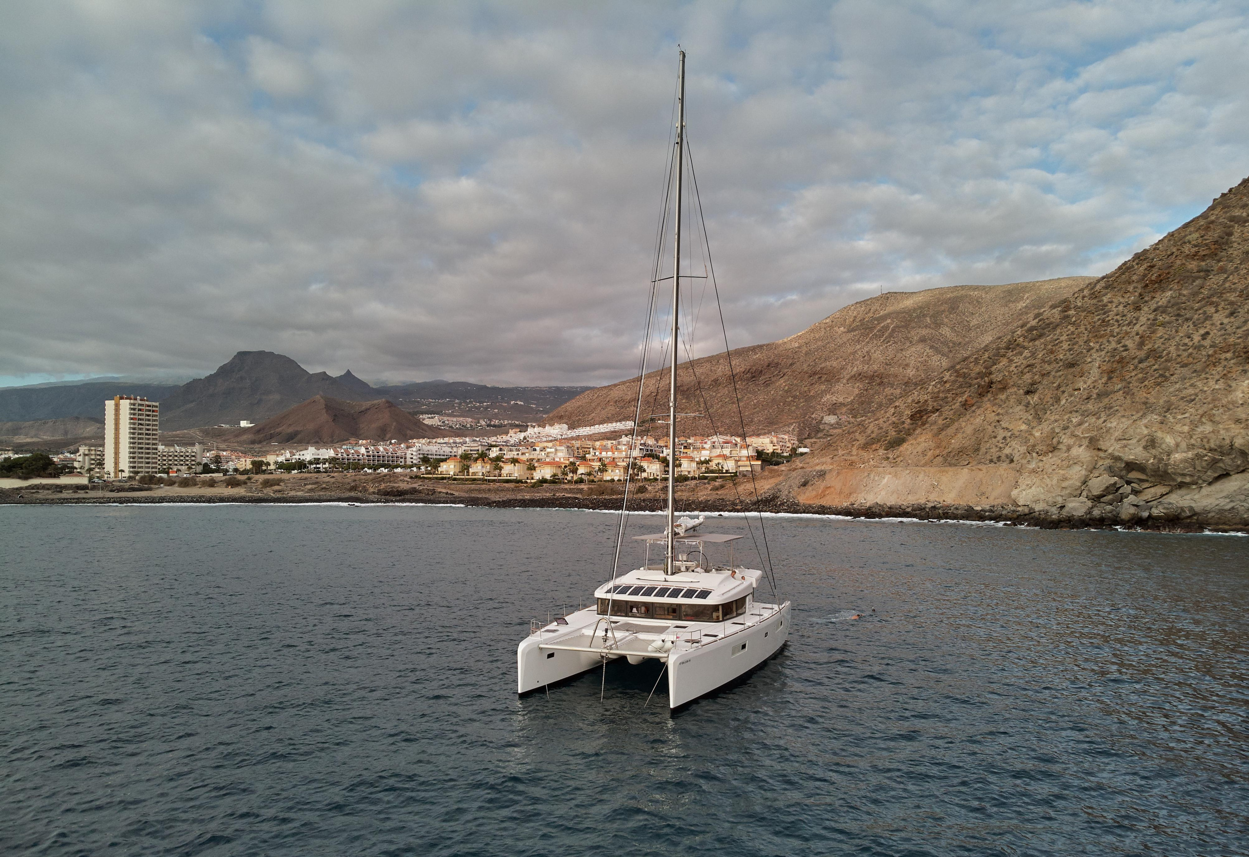 Photo #42 - Lagoon 52F (Neptuno) en Talamanca - 11182