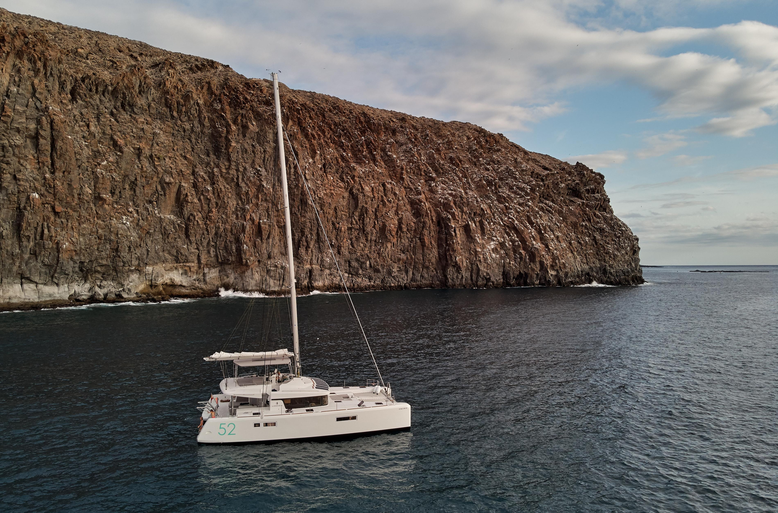 Photo #40 - Lagoon 52F (Neptuno) en Talamanca - 11182