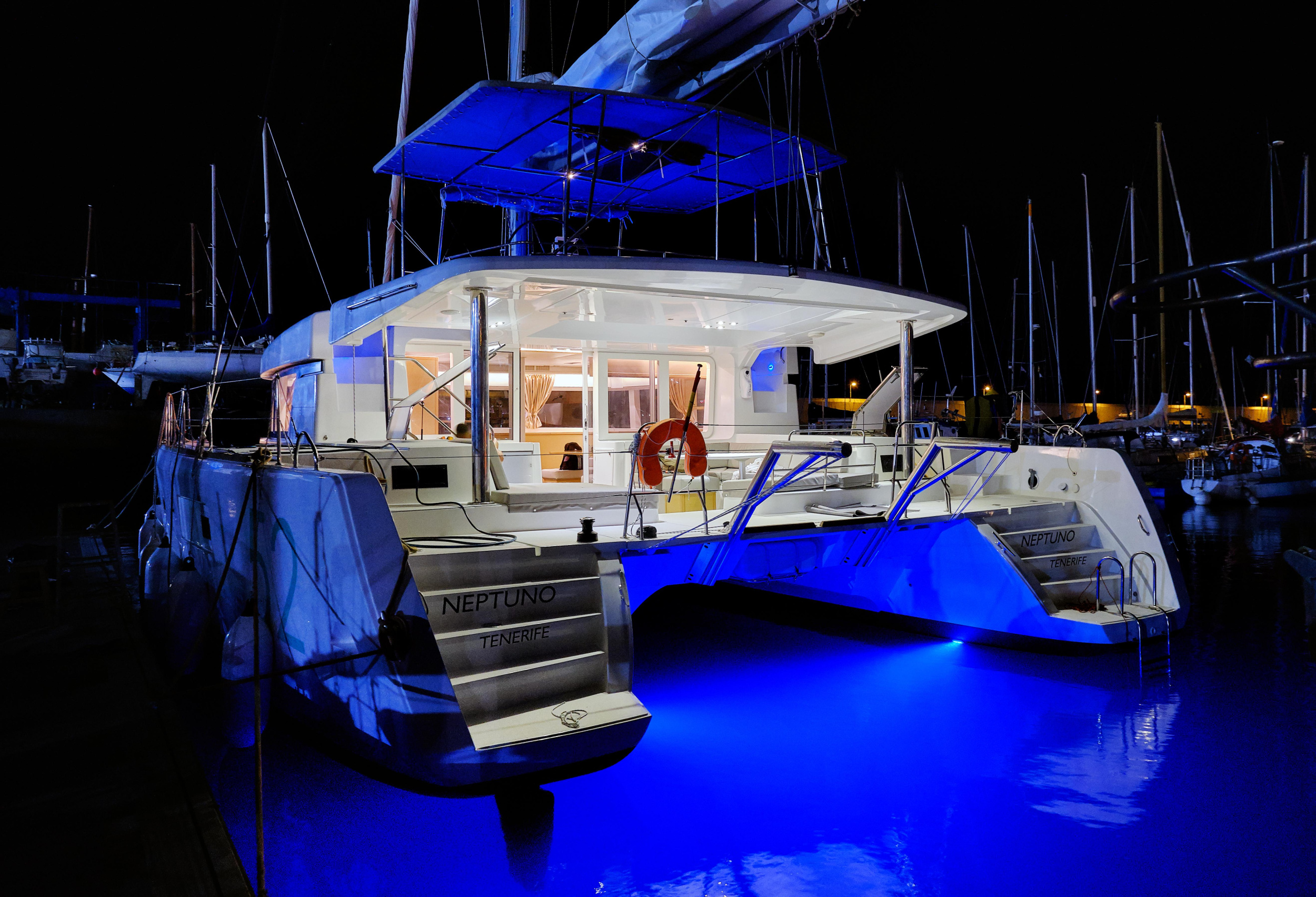 Photo #55 - Lagoon 52F (Neptuno) en Talamanca - 11182