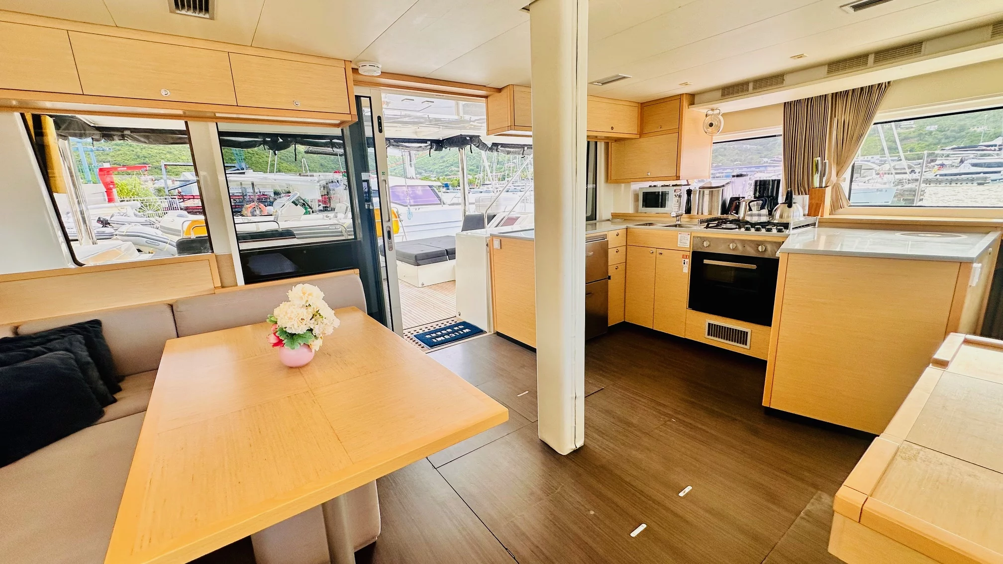 LAGOON 52F (LA DOLCE VITA) Interior image - 1