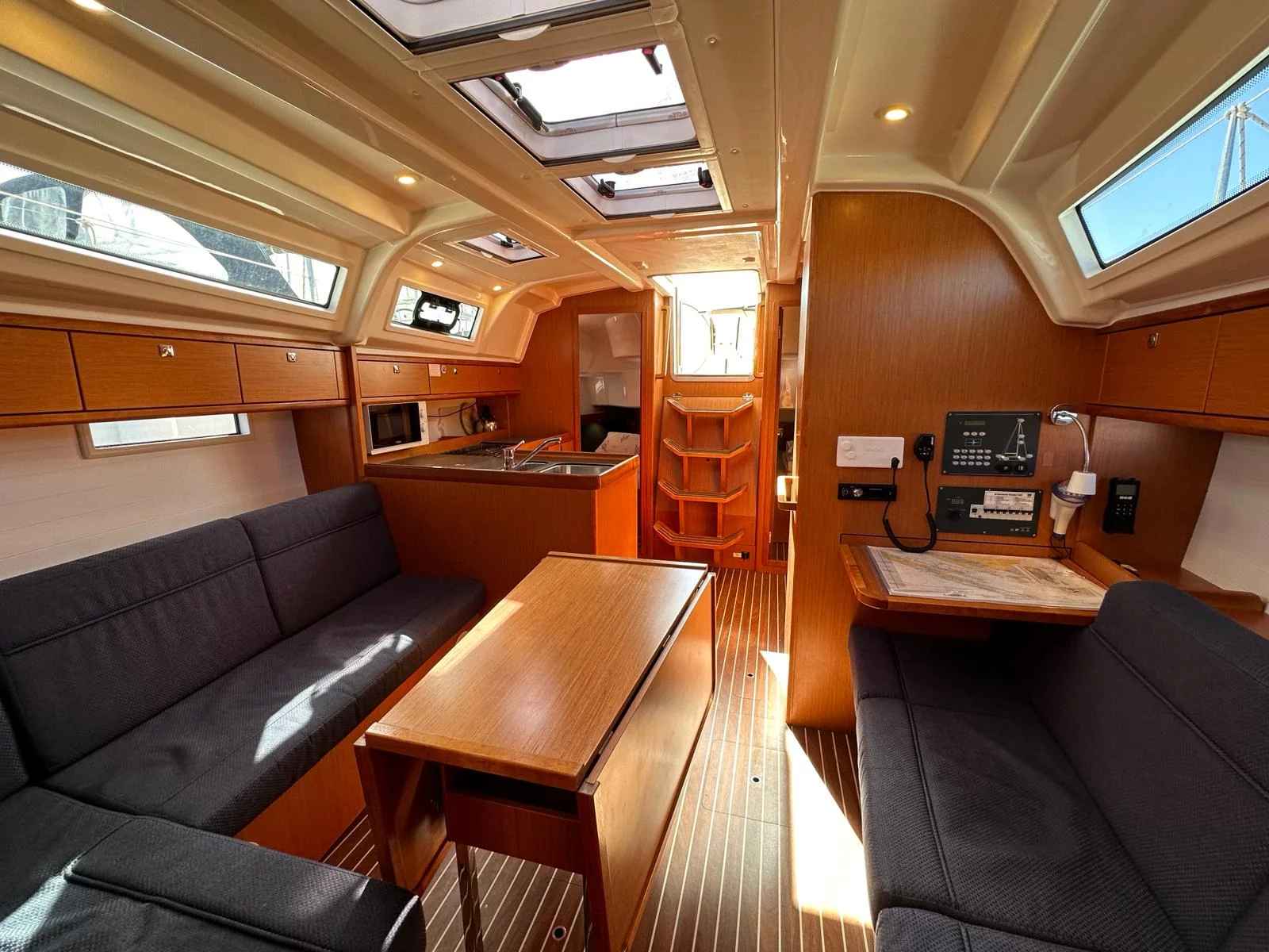 Bavaria Cruiser 37 (Emerald) Interior image - 4