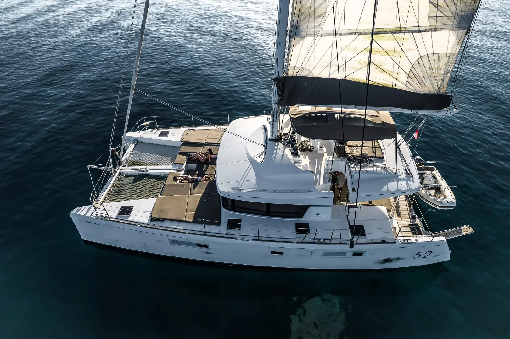 Lagoon 52 (White Pearl)  - 12
