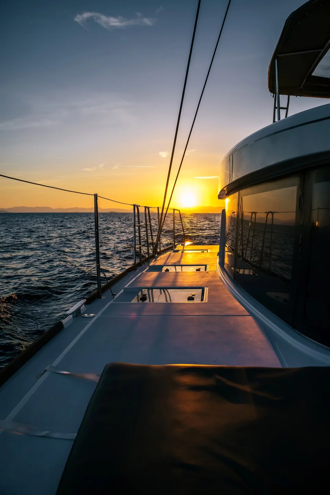Lagoon 52 (White Pearl)  - 18