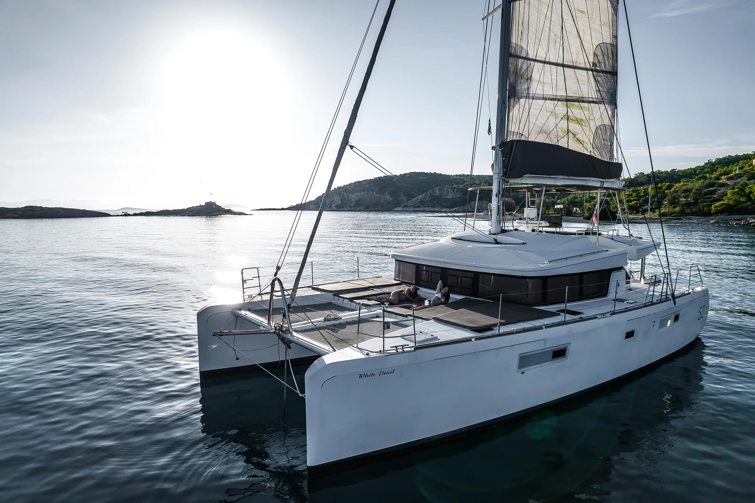 Lagoon 52 (White Pearl)  - 22