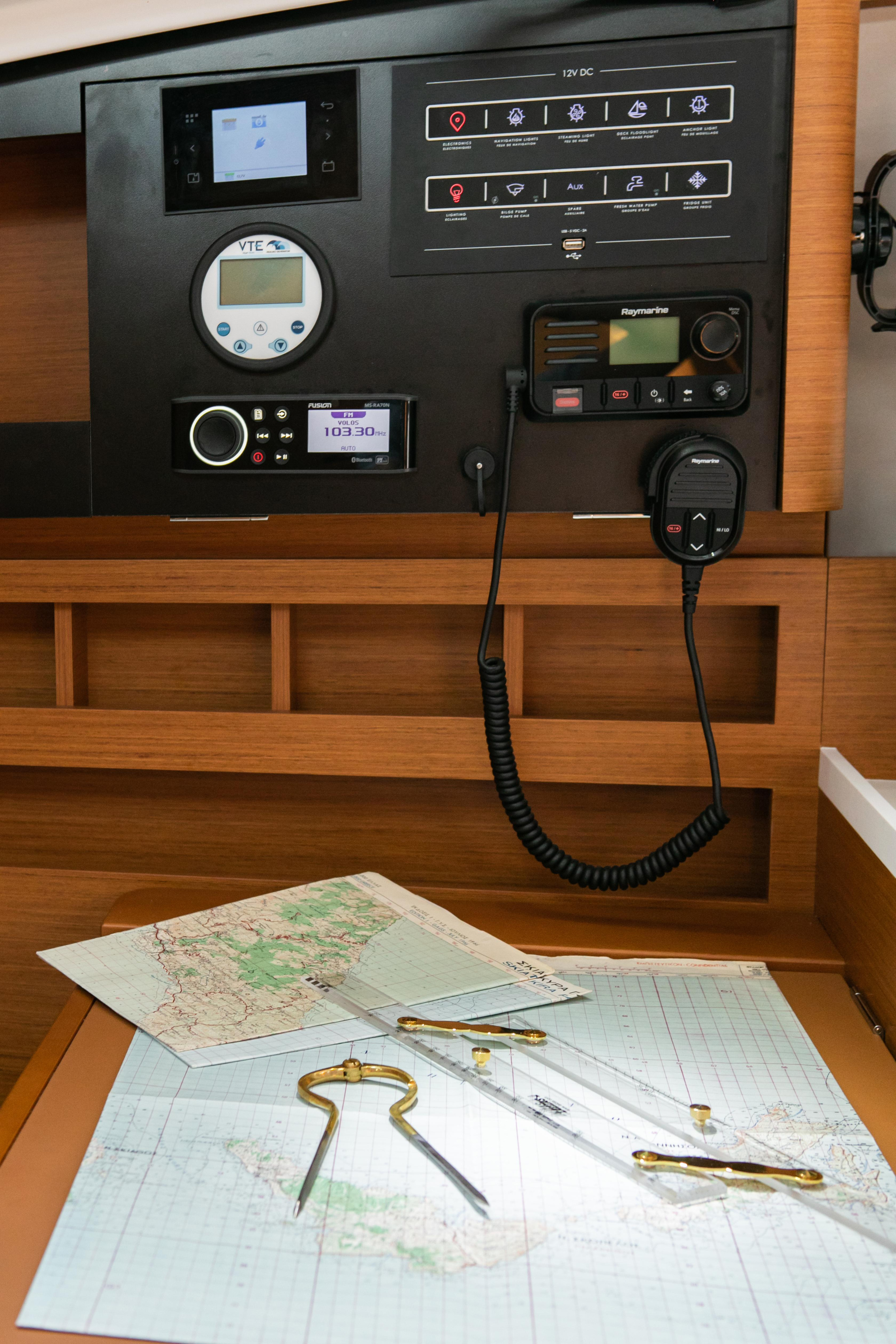 Photo #7 - Sun Odyssey 410 (Artemis) in Volos - 17484