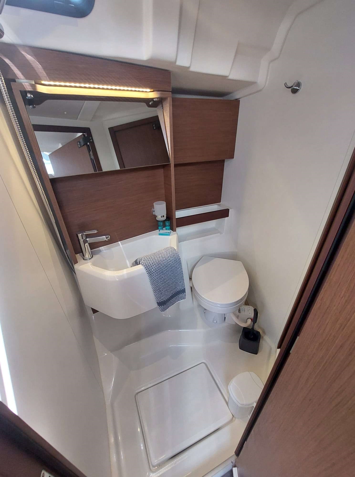 Photo #6 - Oceanis 51.1/ 3 cabins - owner's version (Ifestion) en Corfú - 13355