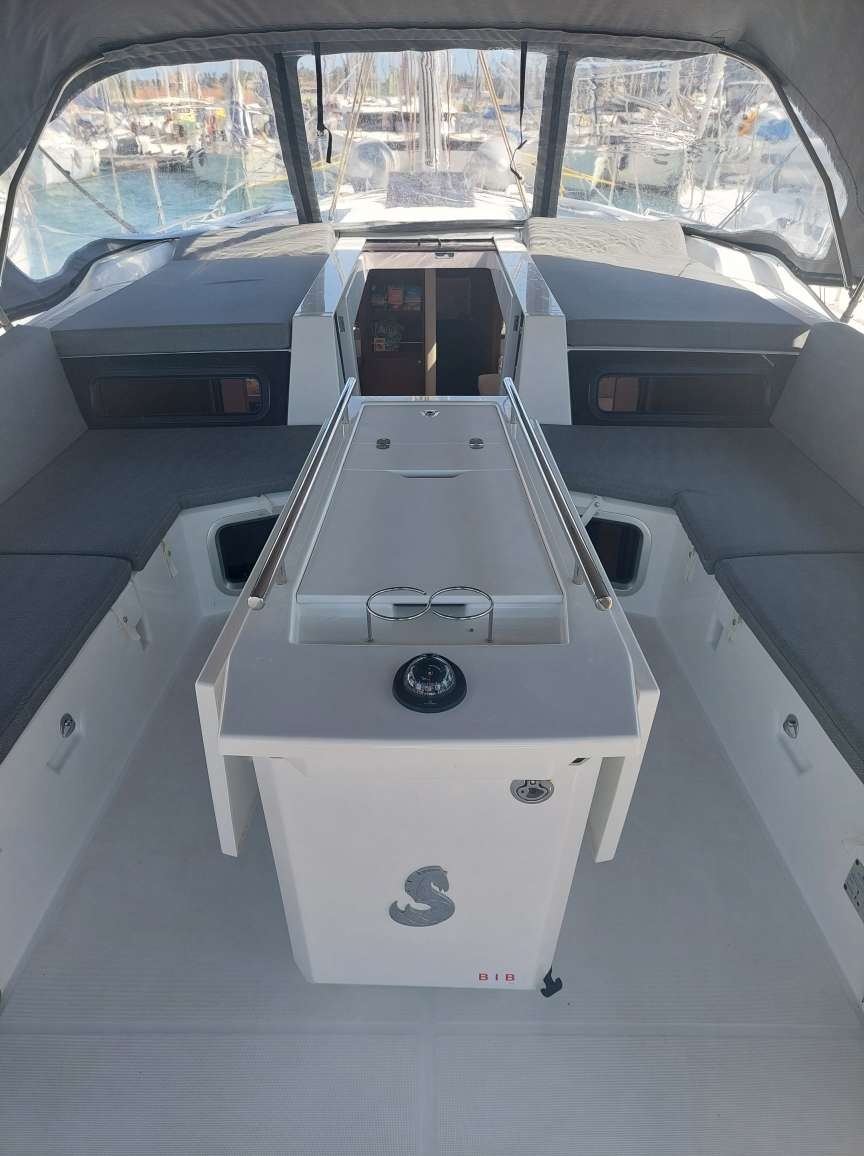 Photo #13 - Oceanis 51.1/ 3 cabins - owner's version (Ifestion) en Corfú - 13355