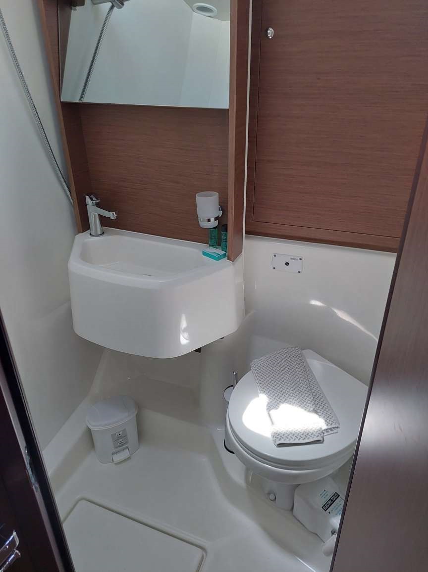 Photo #8 - Oceanis 51.1 - 6 Cabins (Omiros) in Corfu - 13418