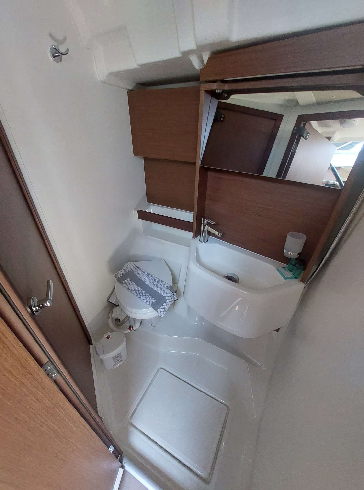 Photo #15 - Oceanis 51.1 - 6 Cabins (Omiros) in Corfu - 13418