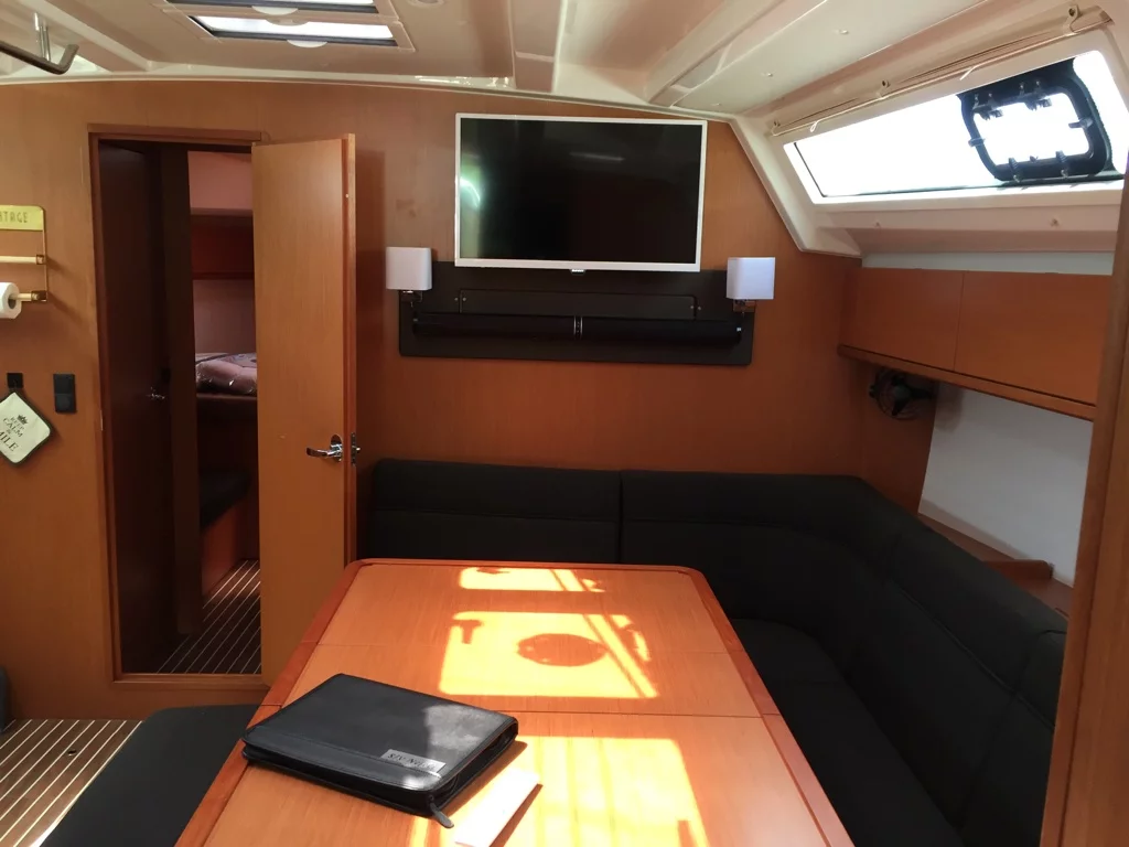 Bavaria 46 Cruiser (Nefeli) Interior image - 3