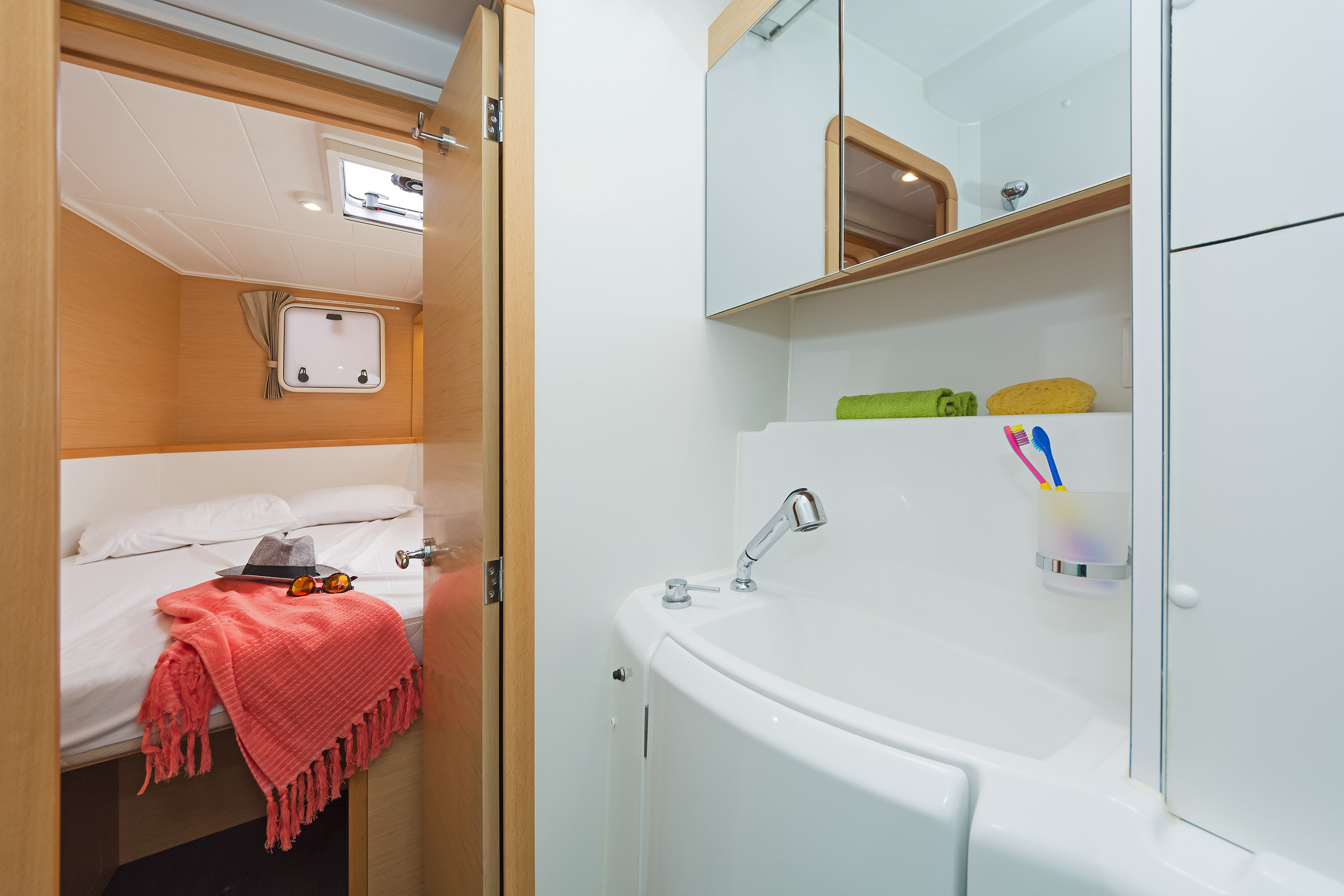 Photo #8 - Lagoon 400S2 (Libre) in Lavrion - 6222