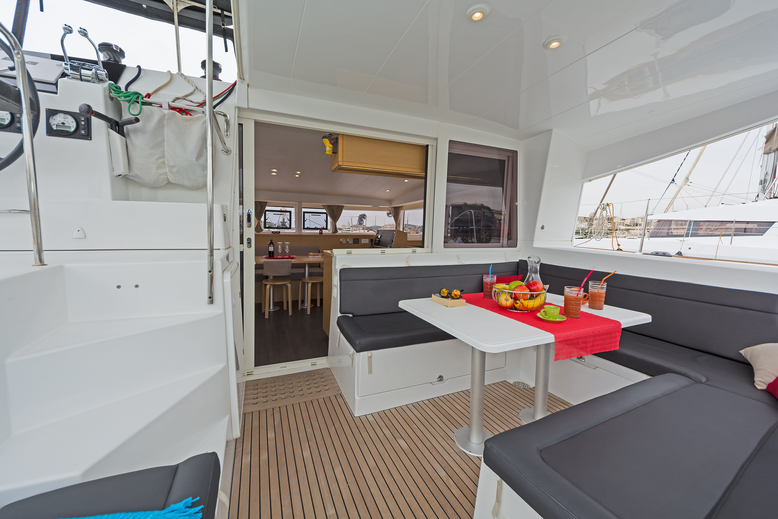 Photo #4 - Lagoon 400S2 (Libre) in Lavrion - 6222
