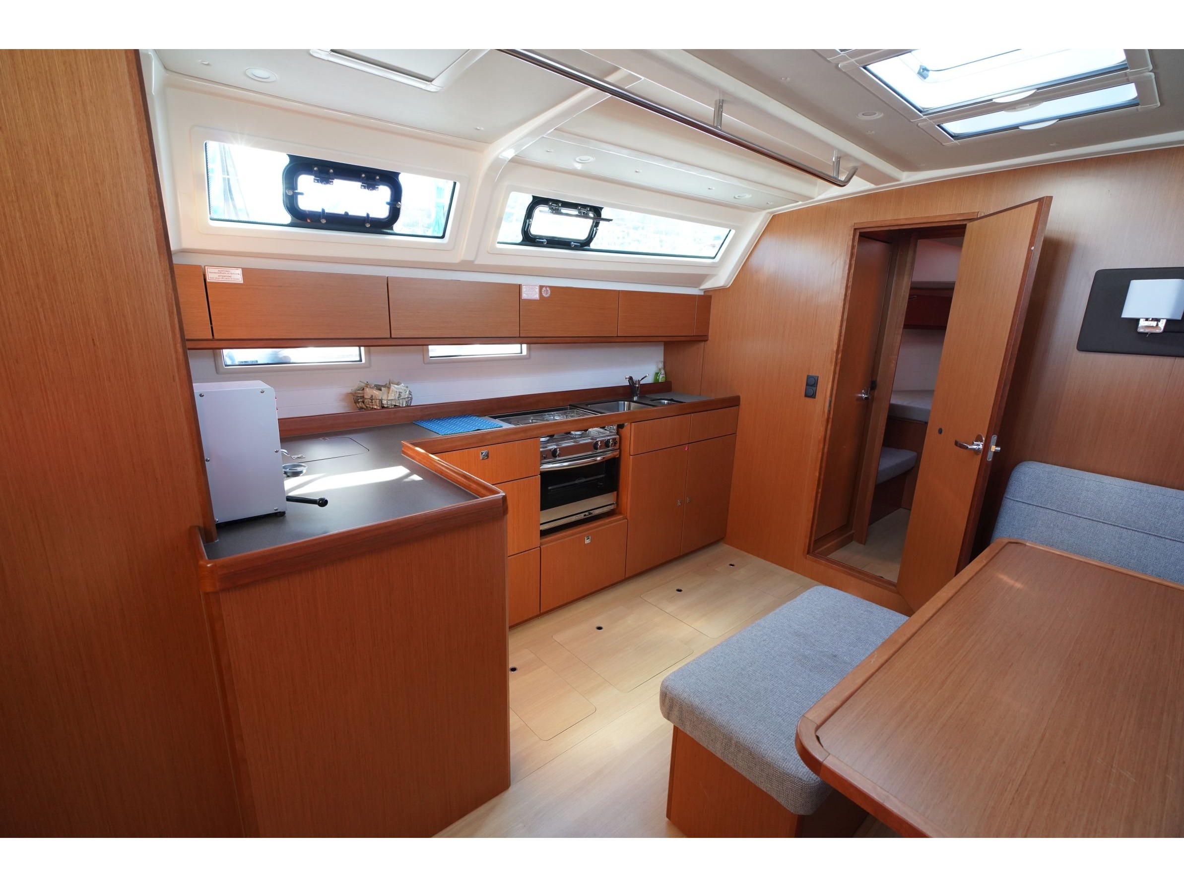 Photo #6 - Bavaria 46 Cruiser (Monsieur) in Vibo Marina - 9905
