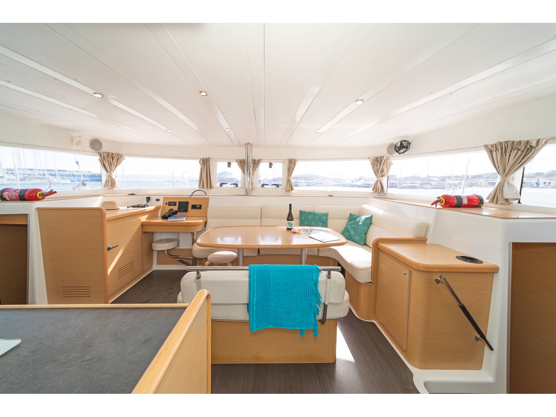 Photo #8 - Lagoon 421 - GEN (Silverstar II) in Lavrion - 14377