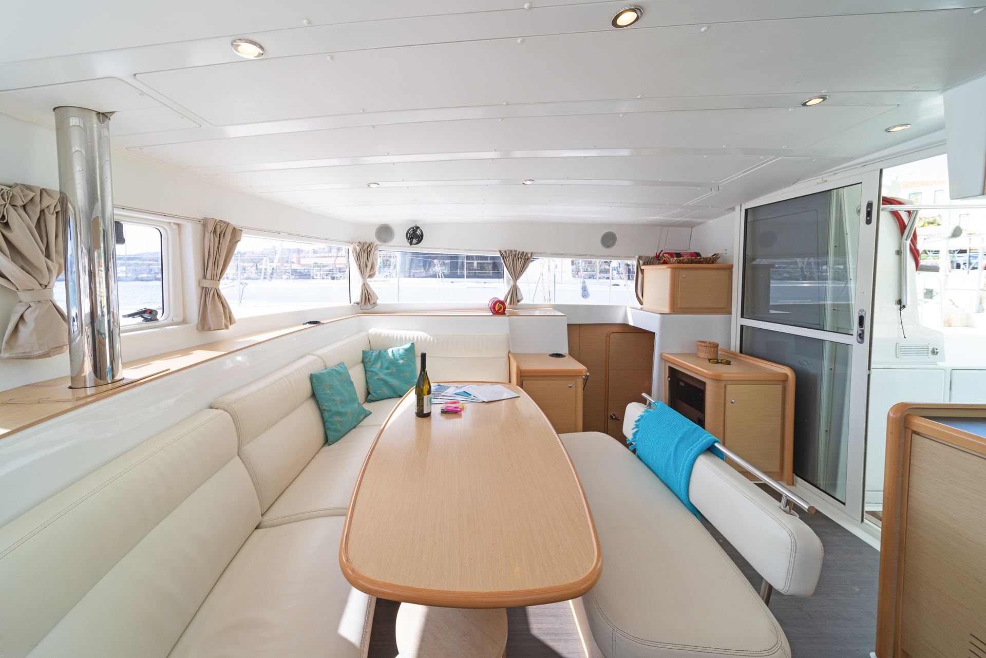 Photo #5 - Lagoon 421 - GEN (Silverstar II) in Lavrion - 14377