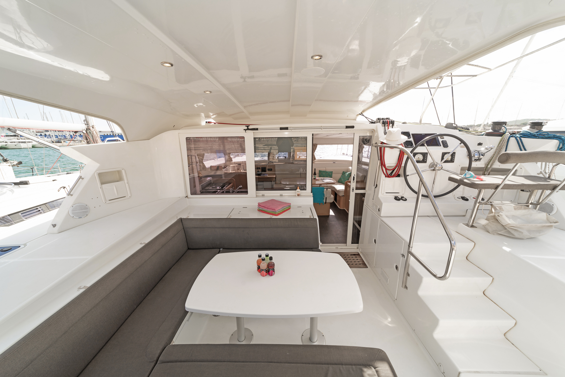 Photo #15 - Lagoon 421 - GEN (Silverstar II) in Lavrion - 14377