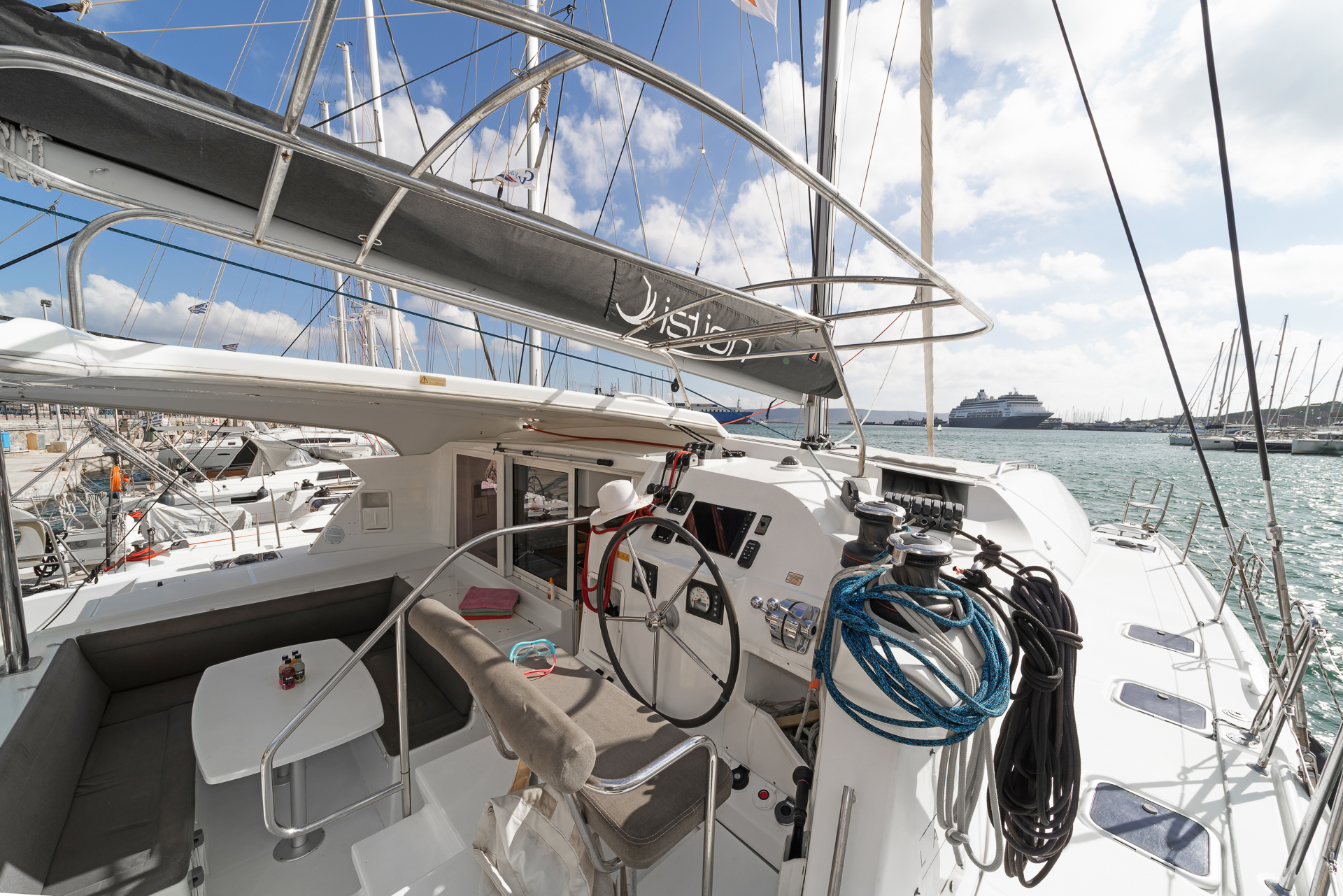 Photo #6 - Lagoon 421 - GEN (Silverstar II) in Lavrion - 14377