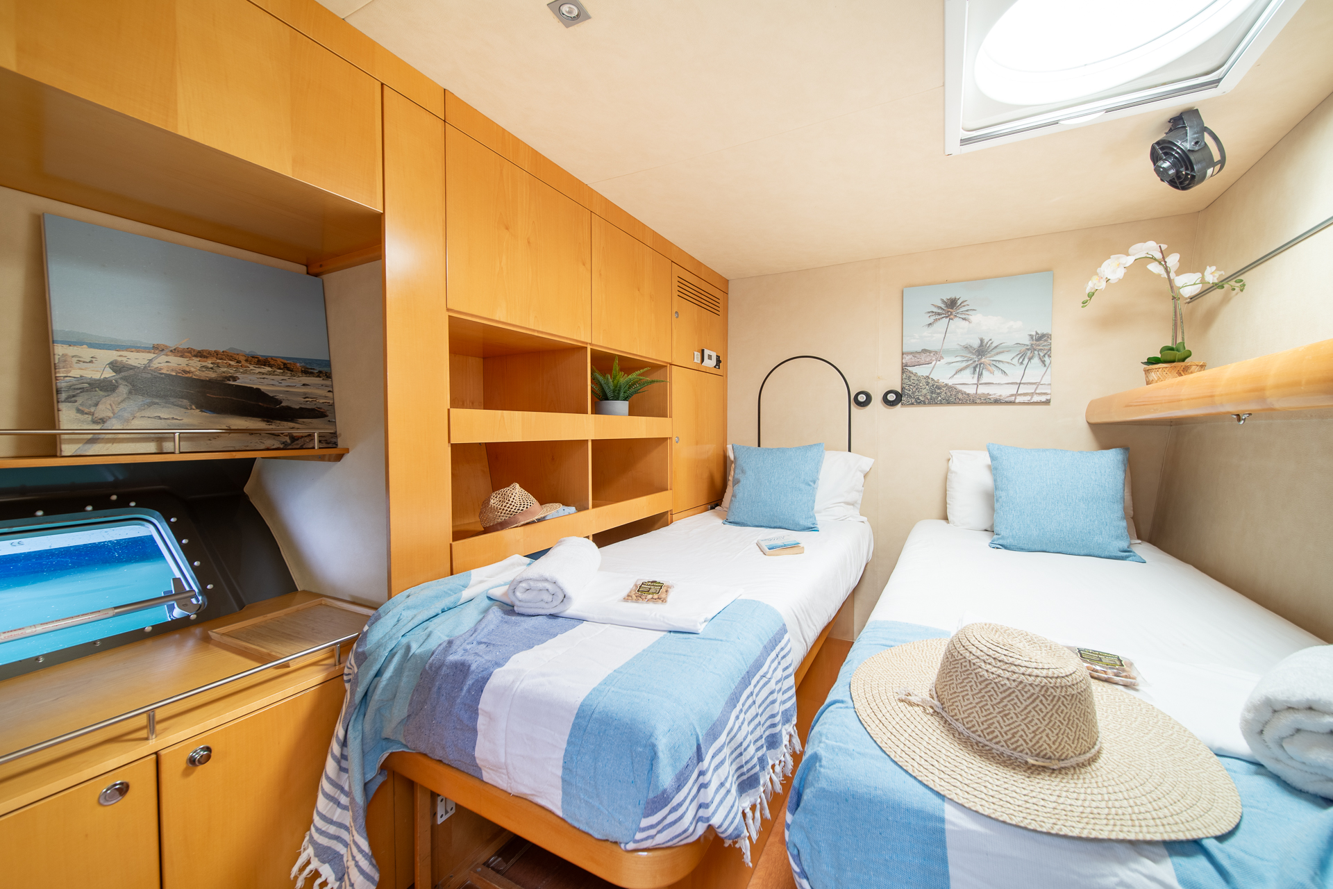 Photo #37 - Eleuthera 60 (ZORBA CAT) in Aegina - 23640