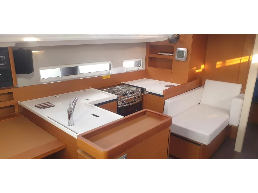 Sun Odyssey 410 (The song is you) Interior image - 13