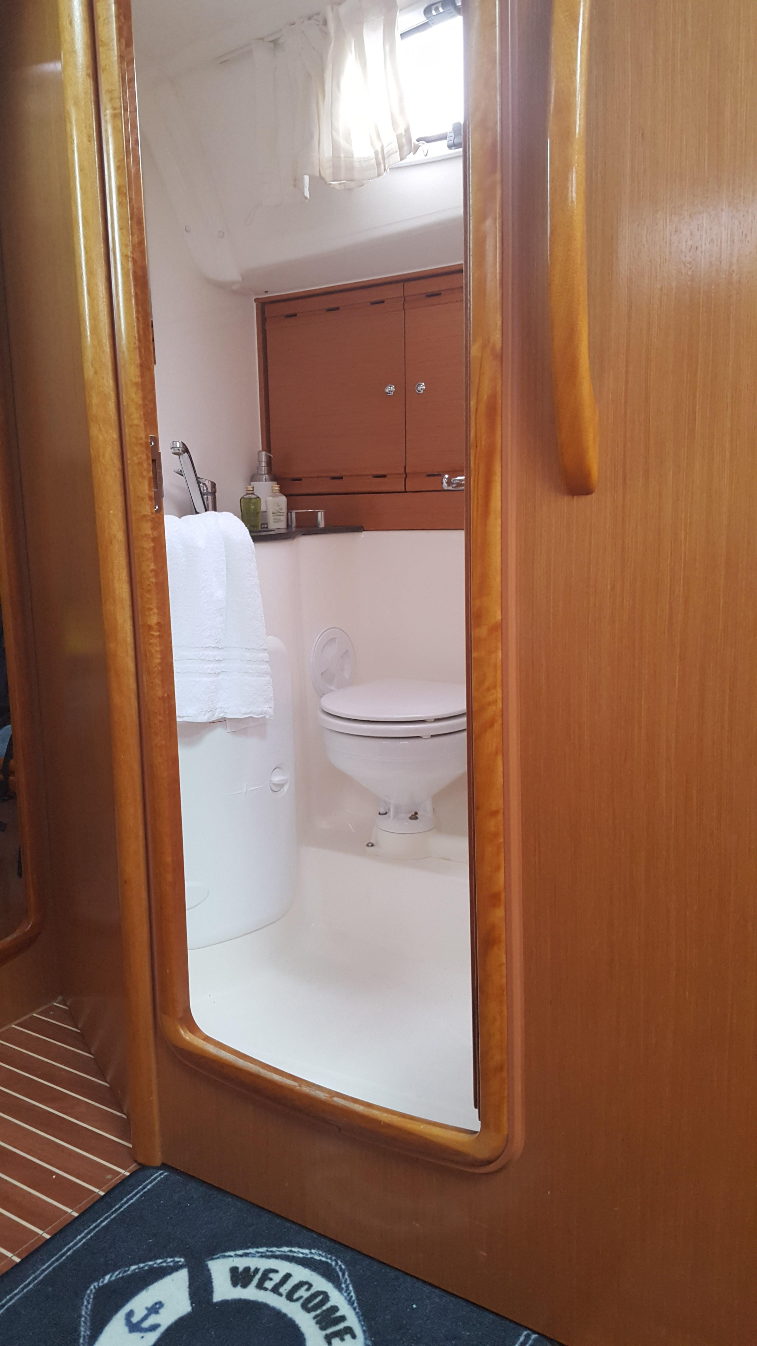 Photo #6 - Bavaria 40 Cruiser ("LADY BUTTERFLY") en Tucepi - 15350