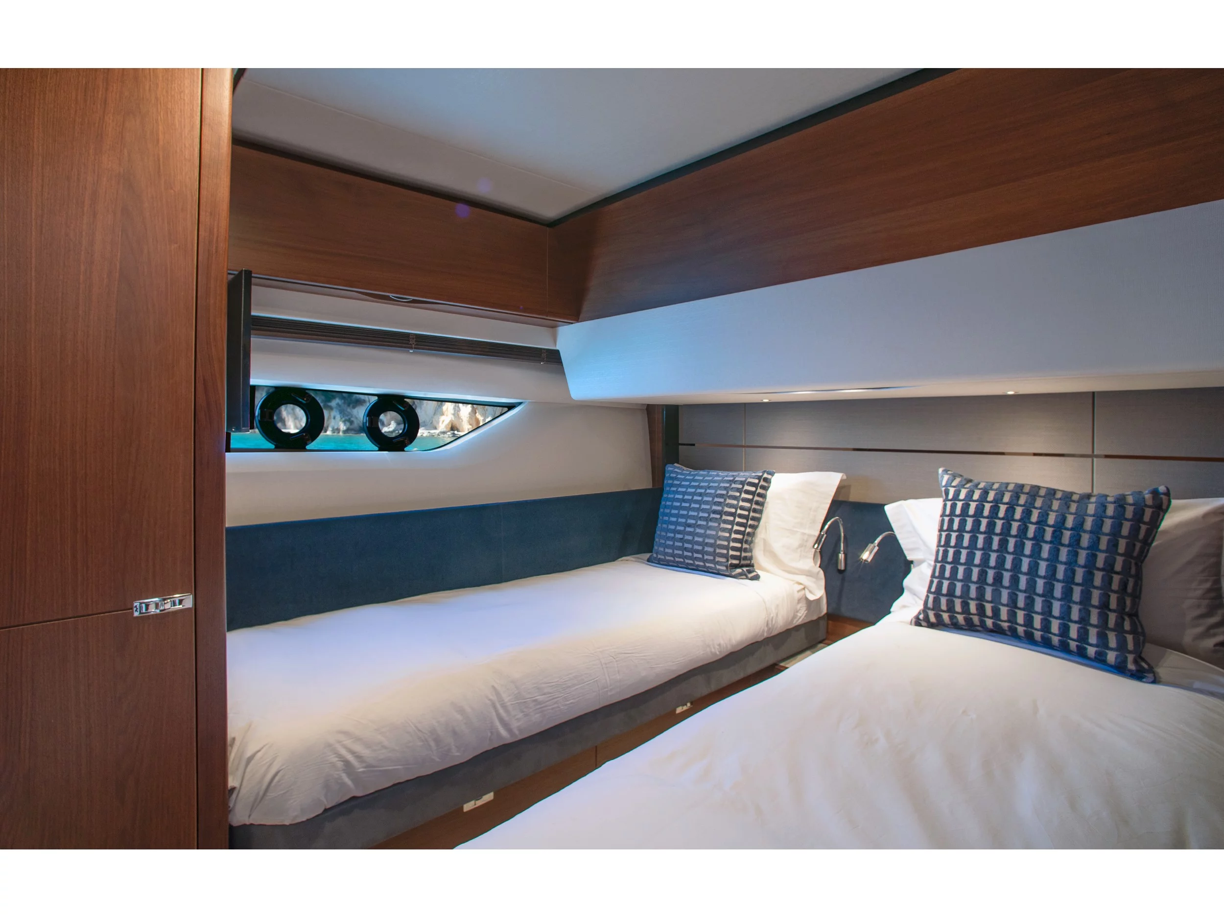 Princess S65 Sport Flybridge (Far & Away) Interior image - 13