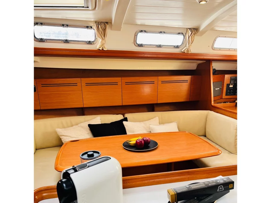 Cyclades 50.5 (Gentle Wind (A/C, generator, electric heads,solar panel)) Interior image - 9