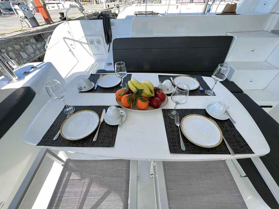 Lagoon 46 (KALISI MOU (air condition, generator, water maker)    _Skippered Only_)  - 16