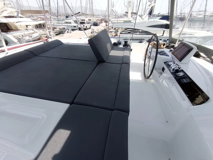 Lagoon 46 (KALISI MOU (air condition, generator, water maker)    _Skippered Only_)  - 13
