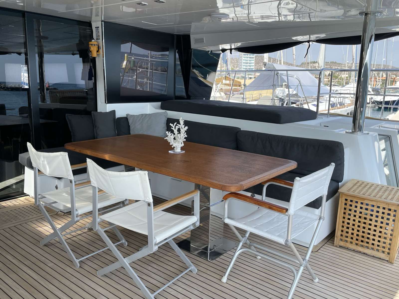 Photo #6 - Lagoon 630 Powercat LUX (Pearly Gates) en Mykonos - 15753