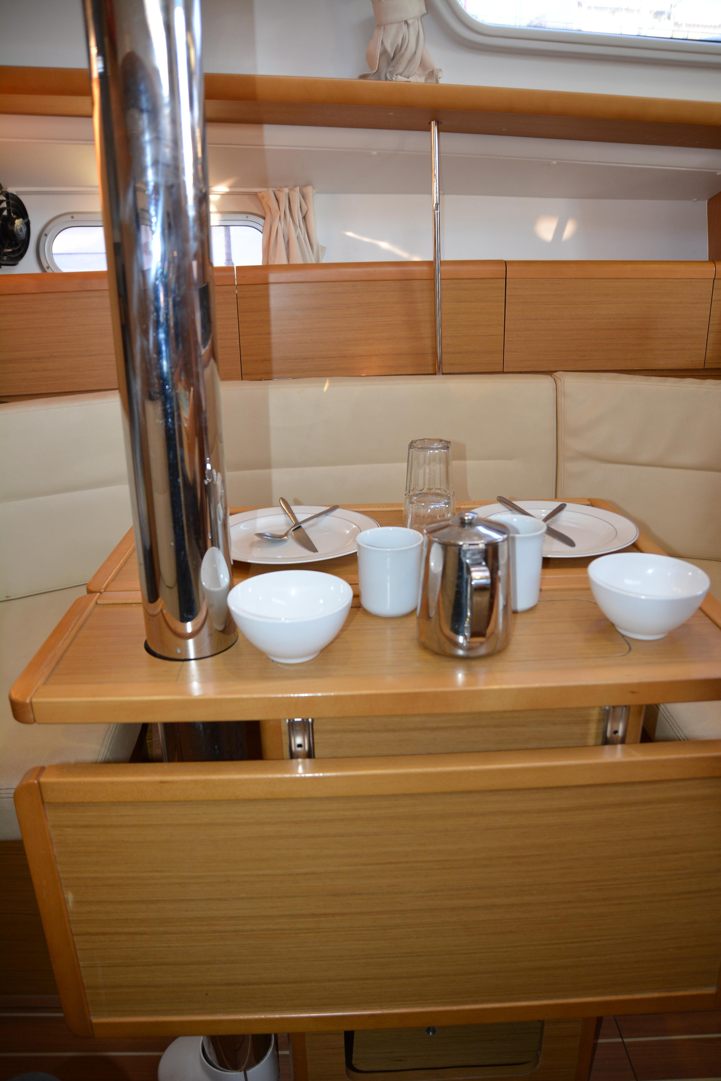 Photo #29 - Sun Odyssey 36i (Babis 2010) en Lefkada - 15700