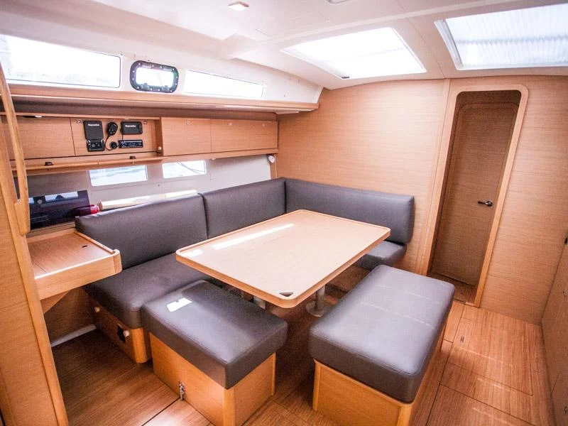 Dufour 460 Grand Large (MADICKEN (new sails 2024., air condition)) Interior image - 12