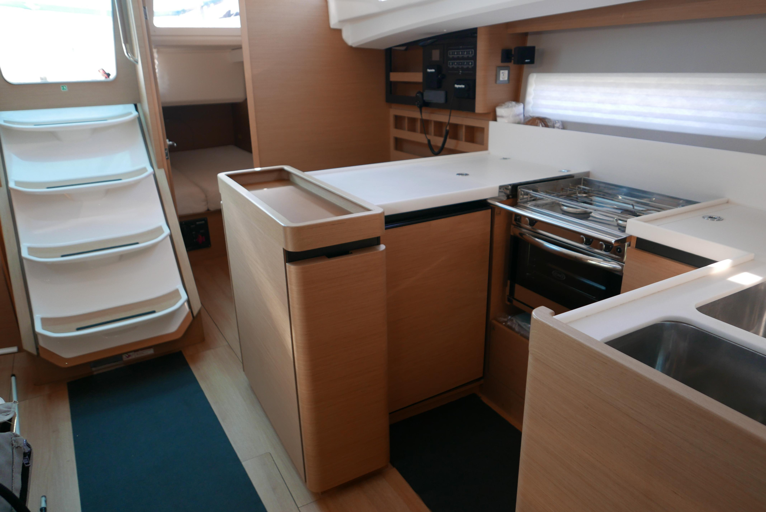 Photo #8 - Sun Odyssey 440 (Frenetica) in San Vincenzo - 11886