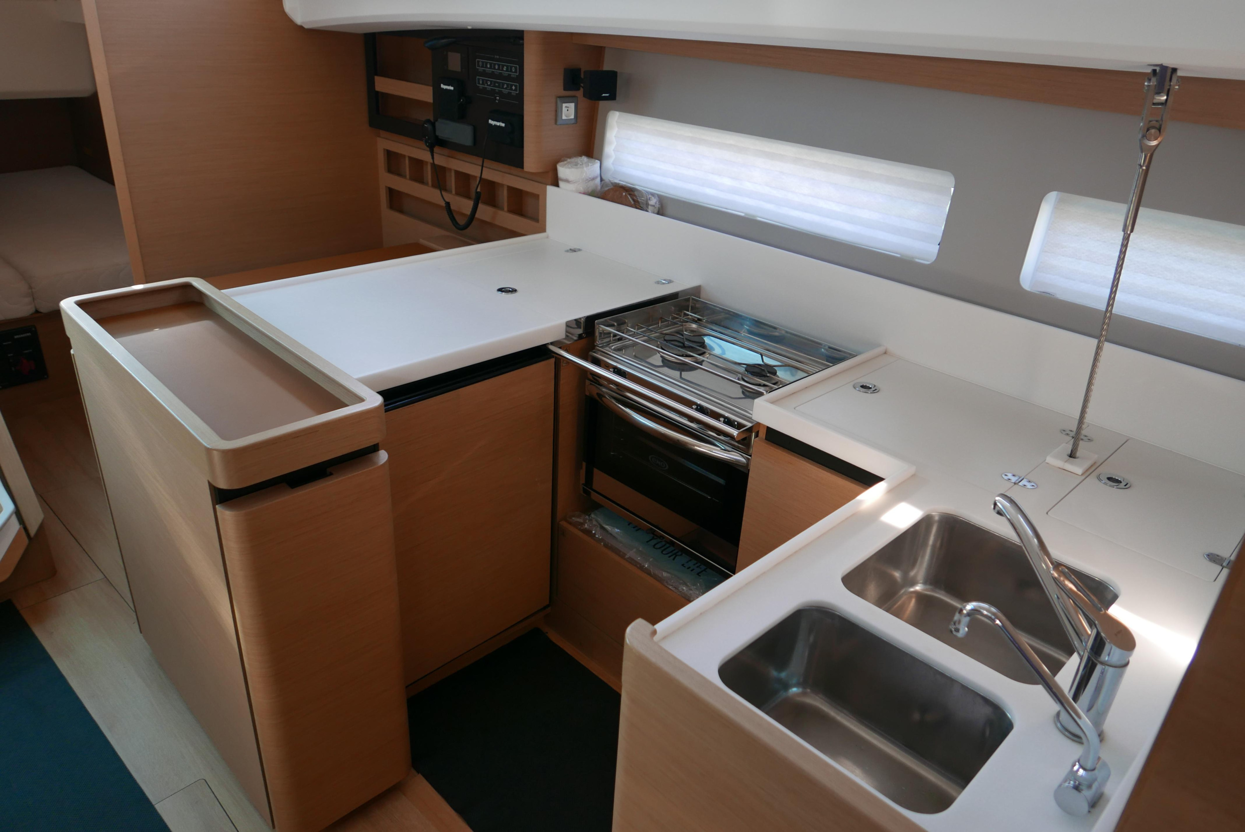 Photo #9 - Sun Odyssey 440 (Frenetica) in San Vincenzo - 11886