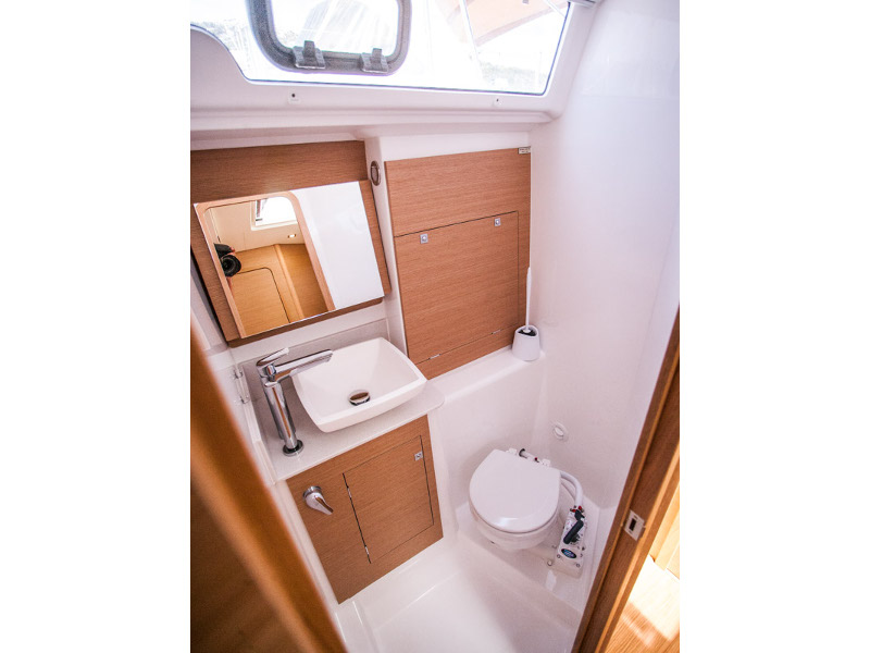 Photo #8 - Dufour 460 Grand Large (LISABET (new sails 2024., air condition)) in Primosten - 12260