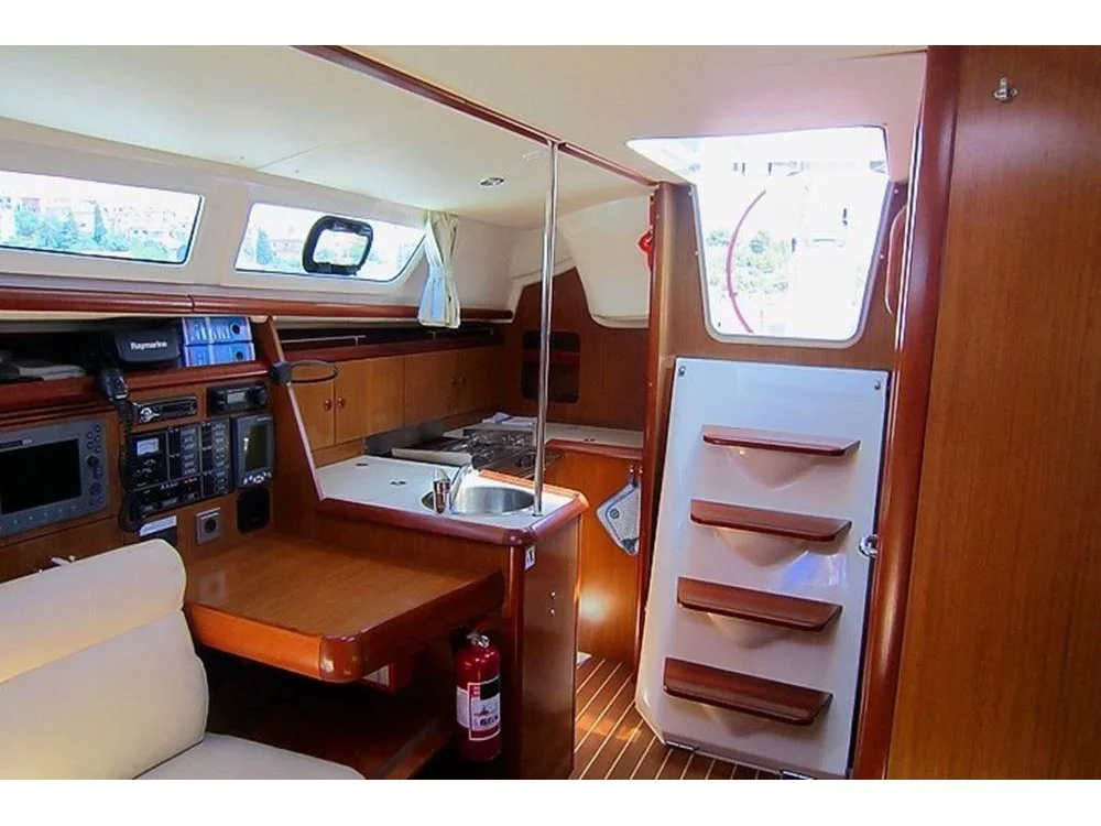 Sun Odyssey 32i (LITTLE HANNI) Interior image - 2