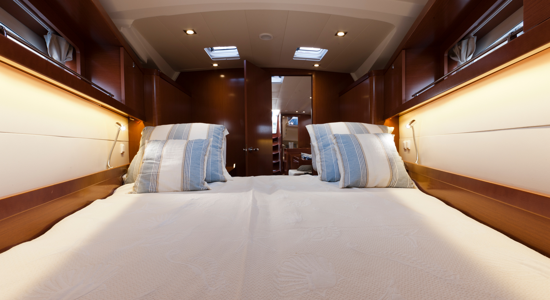 Photo #4 - Oceanis 41 (BELEZA - | AC | Bowthruster | Solar P) in Lefkada - 15974