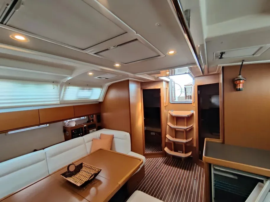 Bavaria 46 Cruiser (Aresti) Interior image - 2