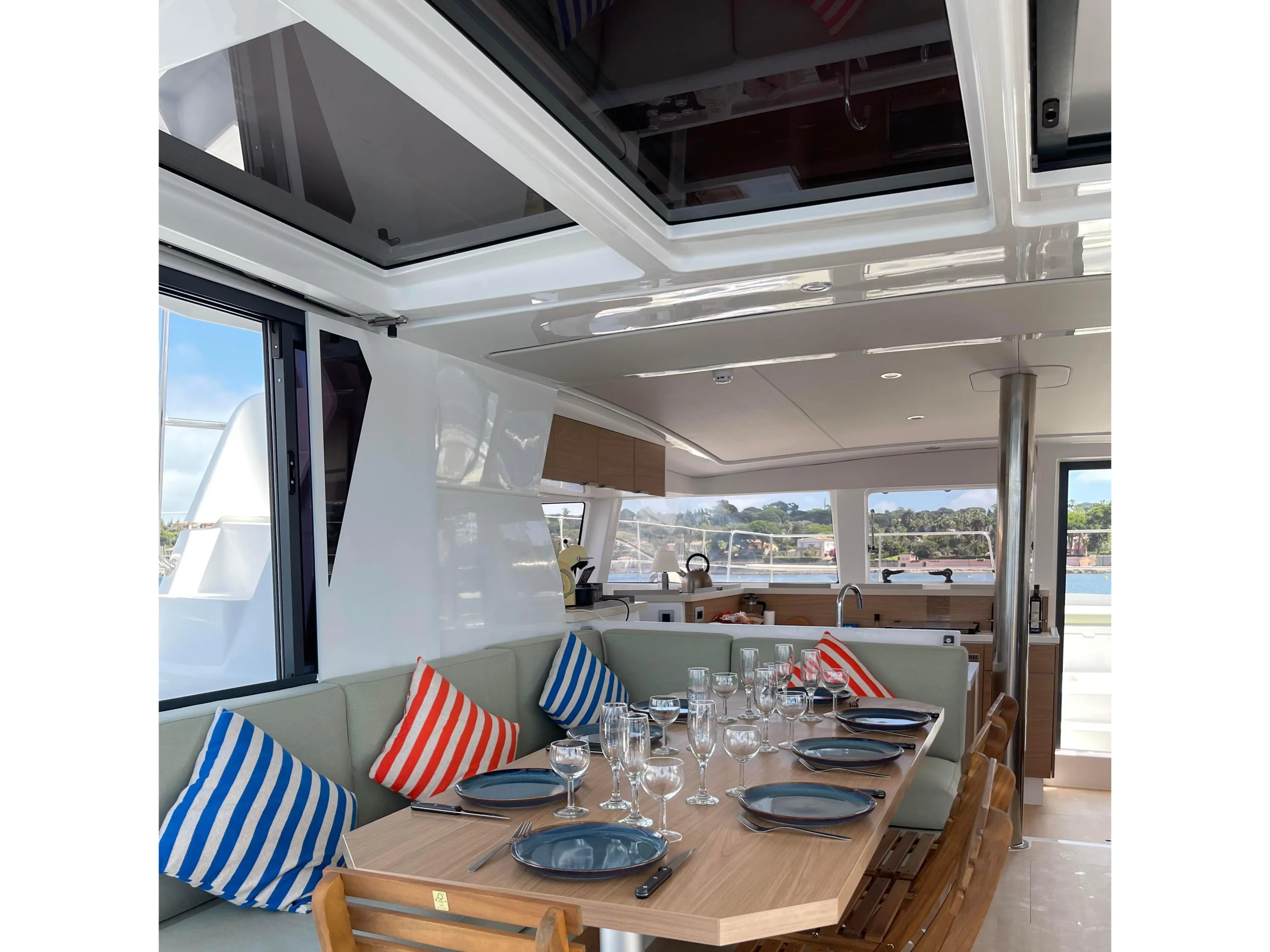 Bali 4.2 (Christeol) Interior image - 4