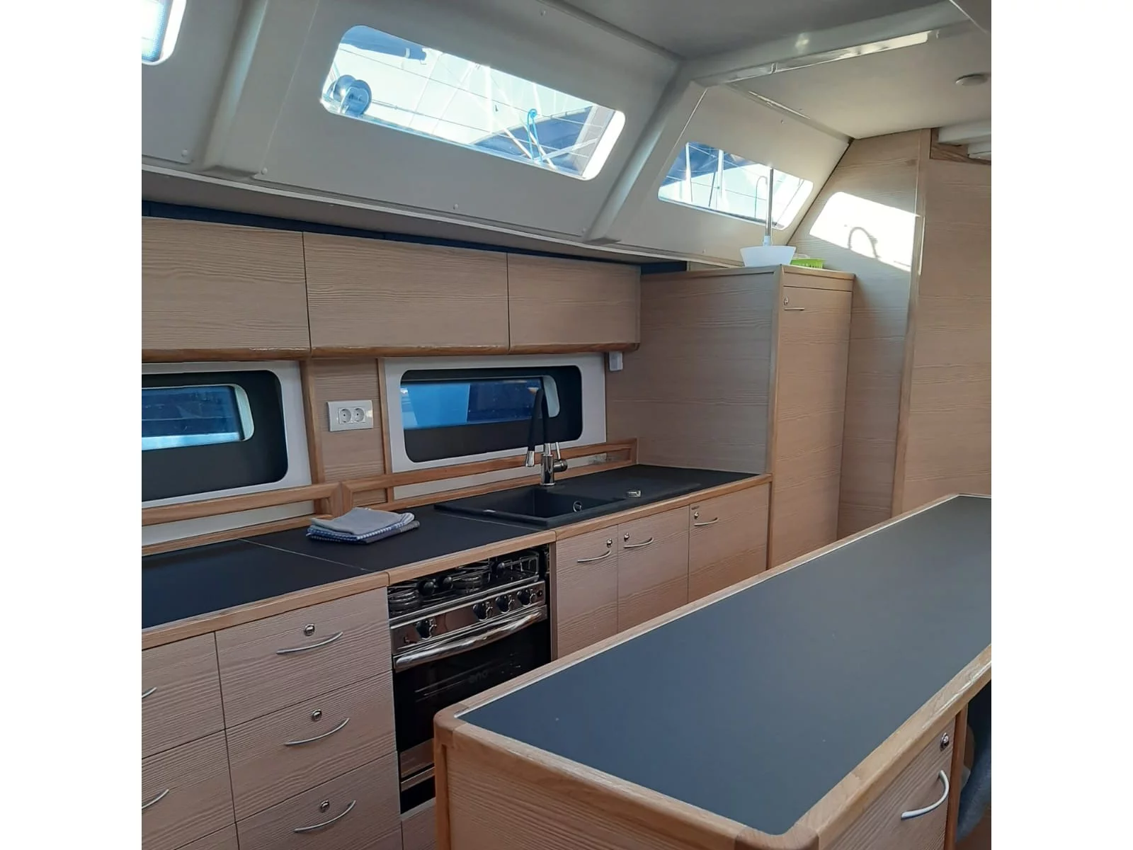 D&D Kufner 54 Exclusive - 6 cab (MY WAVE) Interior image - 7