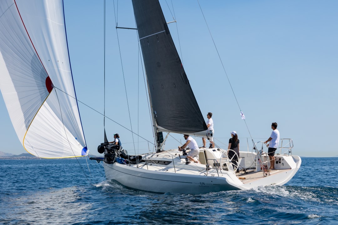 Photo #9 - Italia Yachts 11.98 (Susano'o) en Piraeus - 16135